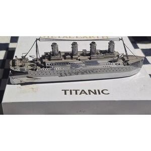 Metal Earth RMS Titanic 3D Laser Cut Steel‎ Model Assembled Silver titanic Ship